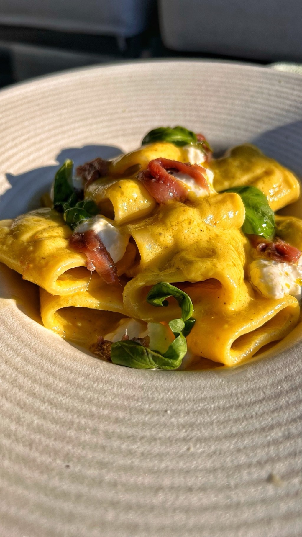 PACCHERO CON CREMA DI POMODORINI GIALLI, ALICI DEL CANTABRICO E&nbsp;BURRATA