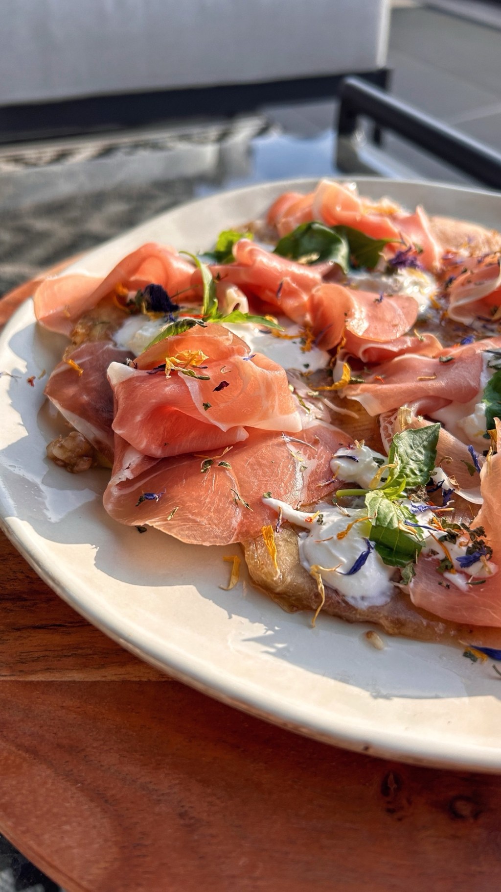 CARPACCIO DI FICHI CON CRUDO E&nbsp;BURRATA